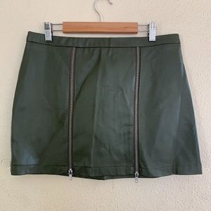 Forever 21 Faux Leather Zip Mini Skirt sz L